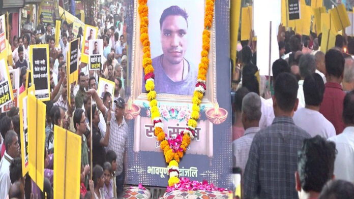 Wazirpur Murder Case: 'ना बंटेंगे, ना कटेंगे' के नारों से गूंजा इंडस्ट्रियल एरिया, हिंदू संगठनों ने निकाला मशाल मार्च