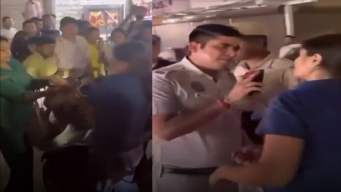 दिल्ली: पार्किंग को लेकर भिड़ गईं महिला SI और बुजुर्ग; रोहिणी में सरेराह हंगामा, पुलिस ने दर्ज की FIR; जानें क्या है पूरा विवाद