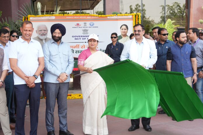 दिल्ली में हीटवेव से जंग: मुख्यमंत्री रेखा गुप्ता ने 13 'मोबाइल हीट रिलीफ यूनिट्स' को दिखाई हरी झंडी