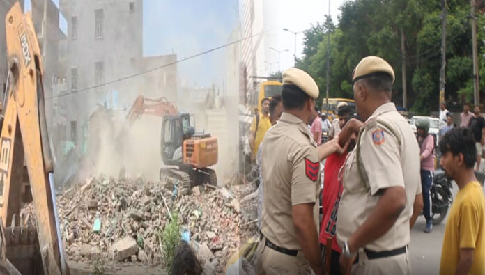 सड़क चौड़ीकरण के लिए प्रशासन द्वारा चलाया जा रहा डिमोलिशन अभियान।