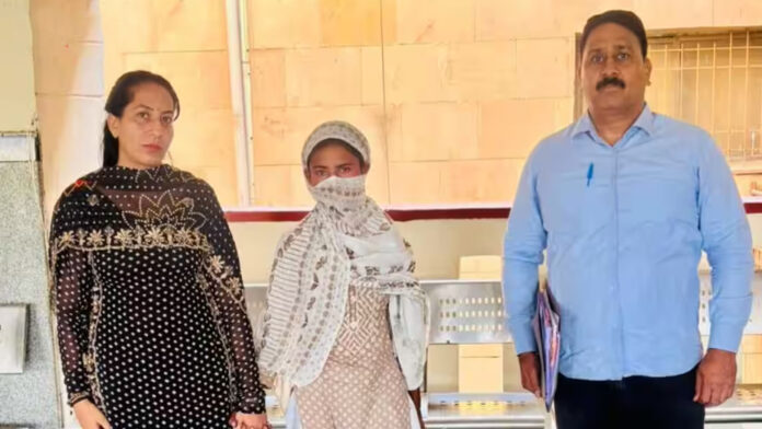 दिल्ली पुलिस का बड़ा एक्शन: करोड़ों की हेरोइन के साथ नरेला से 'स्मैक क्वीन' गिरफ्तार, नशे के बड़े नेटवर्क का भंडाफोड़
