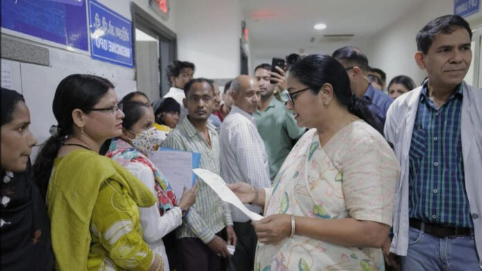 रेखा गुप्ता पहोची अचानक अस्पताल