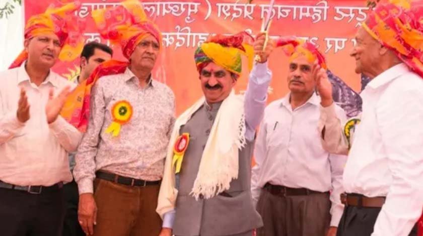 कांगड़ा में कार्यक्रम के दौरान पत्रकारों से बातचीत करते मुख्यमंत्री सुखविंदर सिंह सुक्खू।