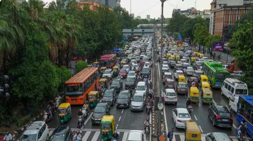 महारानी बाग-आश्रम रिंग रोड बंद होने के कारण दिल्ली-नोएडा ट्रैफिक डायवर्जन और वैकल्पिक मार्गों की जानकारी का दृश्य।