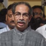 शिवसेना (यूबीटी) के 6 सांसदों ने शिंदे गुट का समर्थन किया, महाराष्ट्र की राजनीति में हलचल तेज।