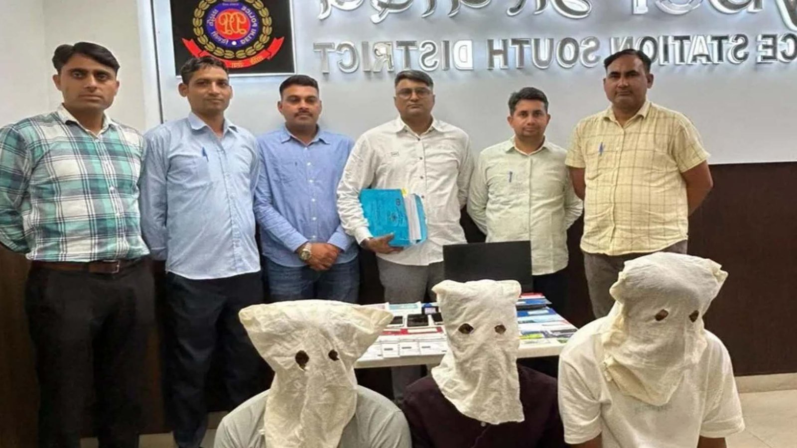 दिल्ली पुलिस ने डिजिटल अरेस्ट साइबर फ्रॉड मामले में 3 आरोपियों को गिरफ्तार किया।
