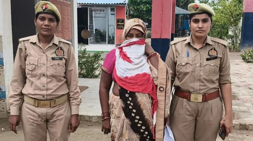 फतेहपुर में पति को जिंदा जलाने के मामले की जांच करती उत्तर प्रदेश पुलिस।
