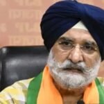 डीडीए की टीम अवैध निर्माण और अतिक्रमण के खिलाफ कार्रवाई करती हुई।
