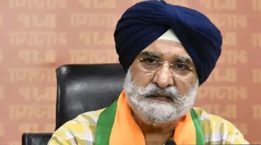 डीडीए की टीम अवैध निर्माण और अतिक्रमण के खिलाफ कार्रवाई करती हुई।