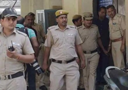 दिल्ली पुलिस ने टिल्लू ताजपुरिया गैंग की साजिश का खुलासा कर तीन आरोपियों को गिरफ्तार किया।