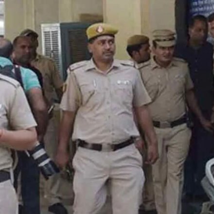 दिल्ली पुलिस ने टिल्लू ताजपुरिया गैंग की साजिश का खुलासा कर तीन आरोपियों को गिरफ्तार किया।